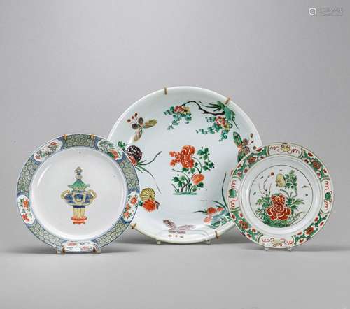 THREE FAMILLE VERTE PORCELAIN DISHES