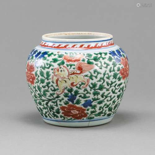 A WUCAI PORCELAIN JARDINIÉRE WITH FLOWER AND LION DECORATION