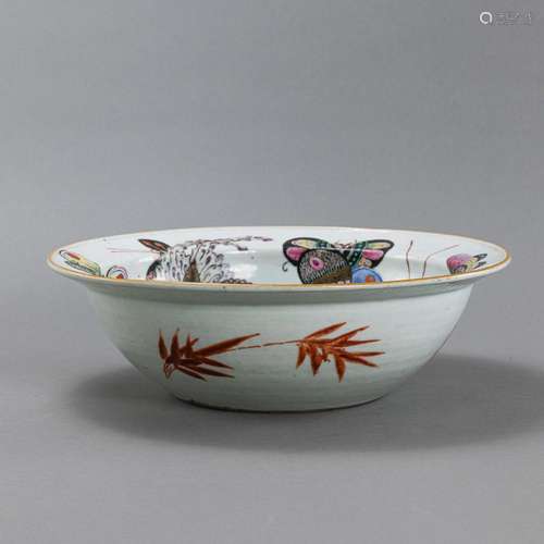 A 'FAMILLE ROSE' BUTTERFLIES PORCELAIN BASIN