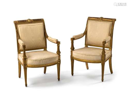 A PAIR OF ITALIAN NEOCLASSICAL GILTWOD FAUTEUILS