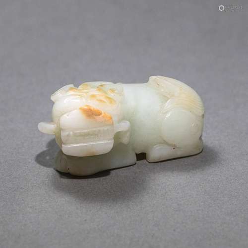 A SMALL JADE CARVING OF A SHISHI