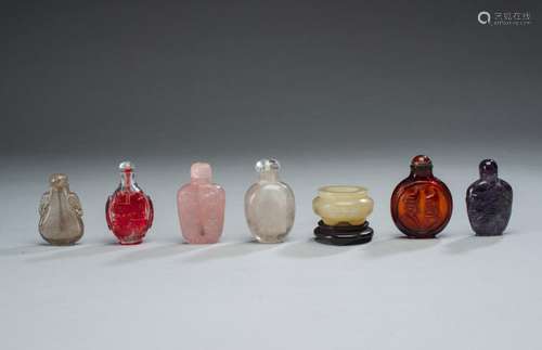 SIX SNUFFBOTTLES MADE OF GLASS AND OTHER MATERIALS AND A SMA...