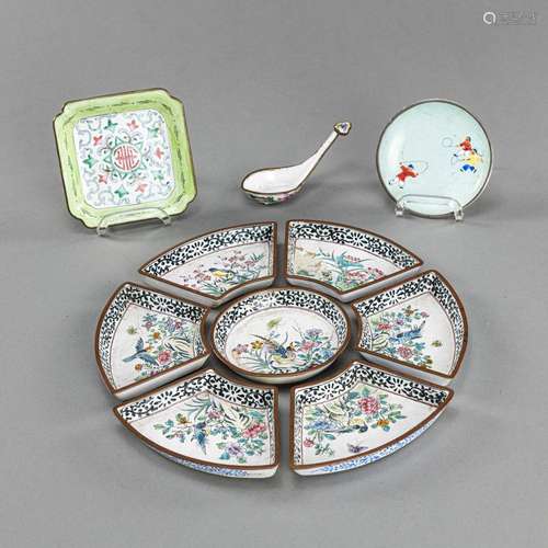 A CANTON-ENAMEL SWEETMEAT SET WITH SPOON AND DISHES