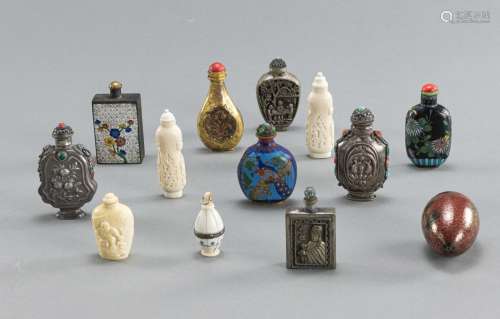 A GROUP OF 13 IVORY, CLOISONNÉ, AND METAL SNUFFBOTTLES