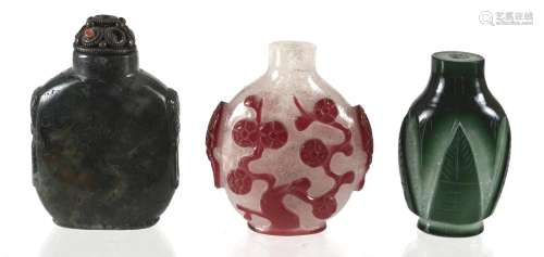 A GROUP OF THREE GLASS SNUFFBOTTLES