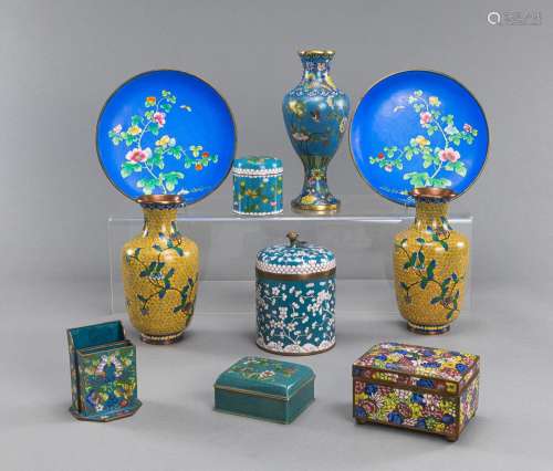 A GROUP OF TEN CLOISONNÉ WORKS, E.G. PAIR OF VASES, PAIR OF ...