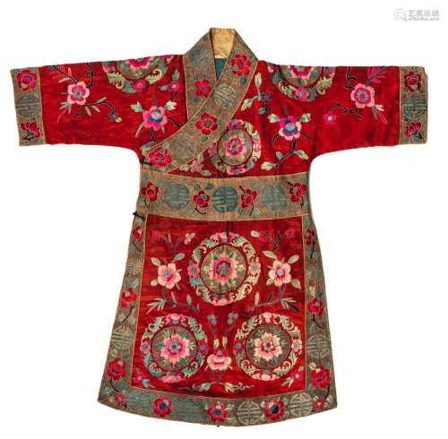 WEDDING ROBE WITH FLOWER MEDALLIONS AND SHOU CHARACTER
