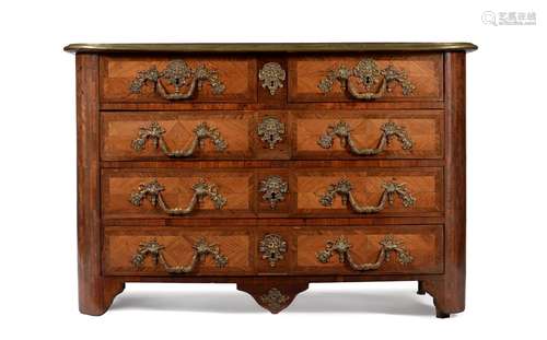 Y A REGENCE ROSEWOOD AND PARQUETRY COMMODE, CIRCA 1720