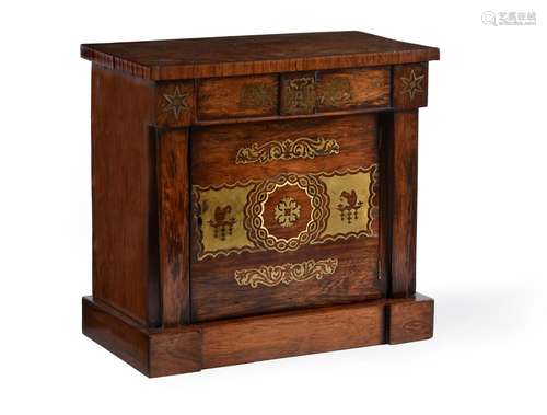 Y A REGENCY ROSEWOOD AND BRASS INLAID TABLE CABINET, CIRCA 1...