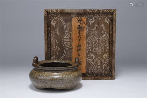 A Tripod Porcelain Censer, Ge Kiln.