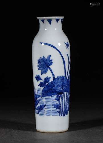 A QING DYNASTY BLUE AND WHITE BUCKET BOTTLE