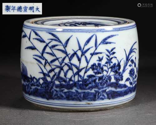 A MING DYNASTY BLUE AND WHITE CRICKET CAN