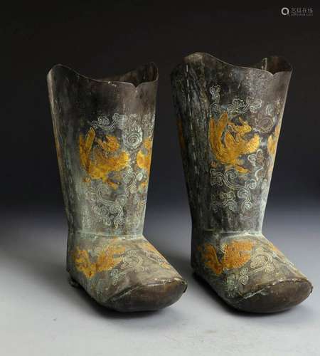 A PAIR OF LIAO DYNASTY SILVER GILT PHOENIX PATTERN BOOTS