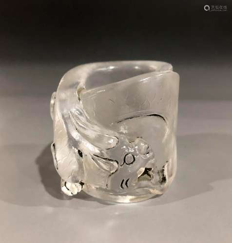 A QING DYNASTY CRYSTAL THUMB RING