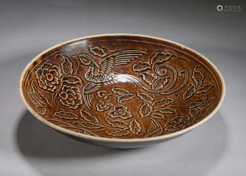 A SONG DYNASTY PURPLE DING KILN FLOWER AND BIRD PLATE
