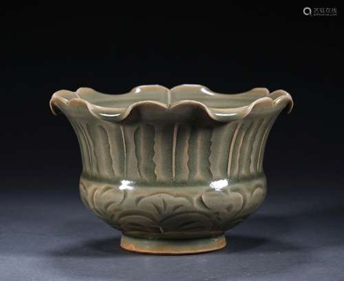 A SONG DYNASTY YAOZHOU KILN CINDER BOX