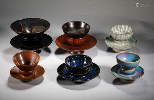 A SET OFSONG DYNASTY TEA CUPS AND PLATE