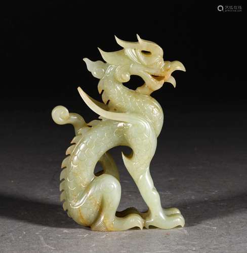 A TANG DYNASTY HETIAN JADE DRAGON