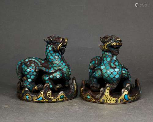 A PAIR OF WARRING STATES GOLD AND SILVER INLAID TOPHUS BEAST...