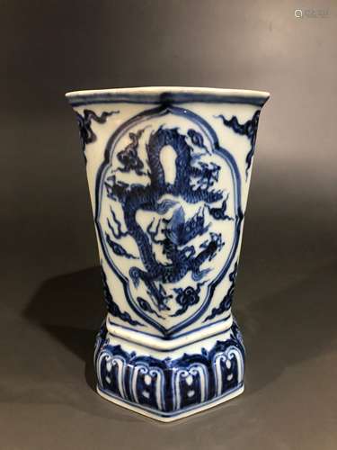 A QING DYNASTY BLUE AND WHITE DRAGON BASIN