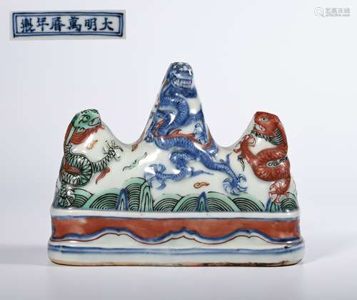 A MING WANLI BLUE AND WHITE COLORFUL BRUSH HOLDER CARVED DRA...