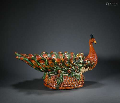 A TANG DYNASTY TRI-COLOR PEACOCK PLATE