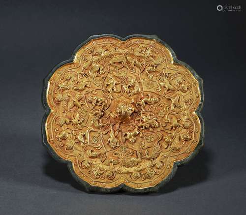 A TANG DYNASTY PURE GOLD SEA BEAST GRAPE MIRRIOR