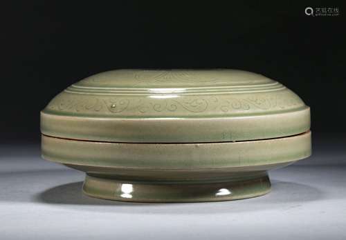 A Song Dynasty - Celadon BOX WITH LID