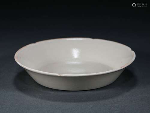 A SONG DYNASTY DING KILN PLATE