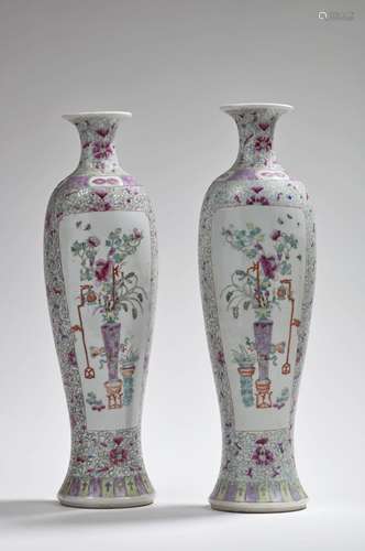 Chine, période République Paire de vases en porcelaine et ém...