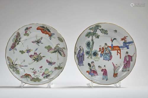 Chine, fin XIXe siècle Deux assiettes en porcelaine et émaux...