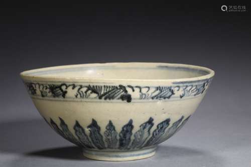 A MIDDLE MING DYNASTY CONCH BOWL