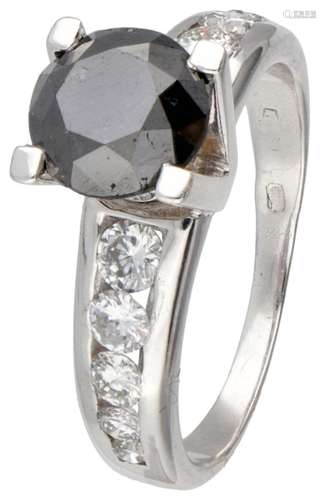 14K. White gold shoulder ring set with approx. 2.34 ct. whit...