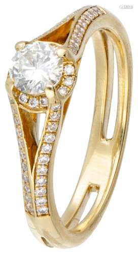 18K. Yellow gold shoulder ring set with approx. 0.58 ct. dia...