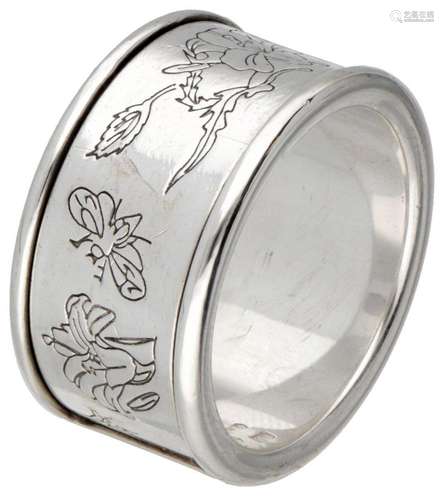 Sterling silver Gucci band ring with floral engravings.