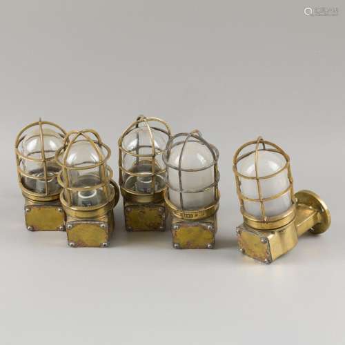 A lot comprising (5) various stormlamps/ cage lamps, a.w. Da...
