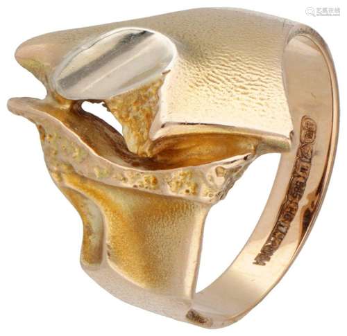 14K. Yellow gold 'Geysir' ring, combined with plat...