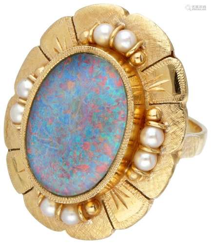 18K. Yellow gold vintage cocktail ring set with an opal trip...