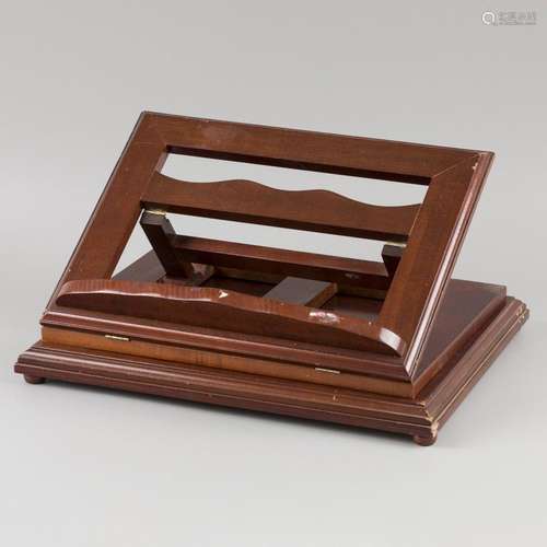 A wooden bookstand, Dutch, 20th century.