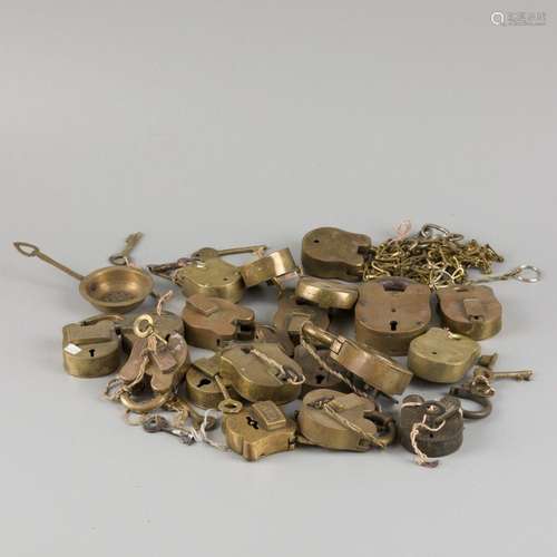 A lot comprising various brass barrel locks, Germany(?), 20t...