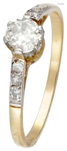 14K. Yellow gold shoulder ring set with approx. 0.39 ct. dia...