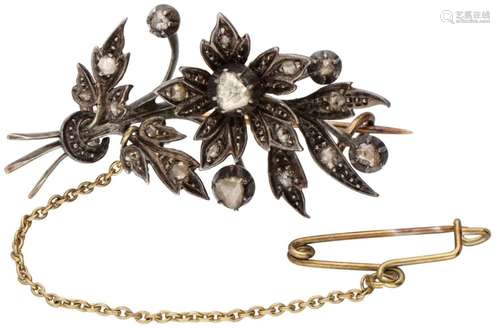 14K. Yellow gold antique floral shaped brooch set with diamo...