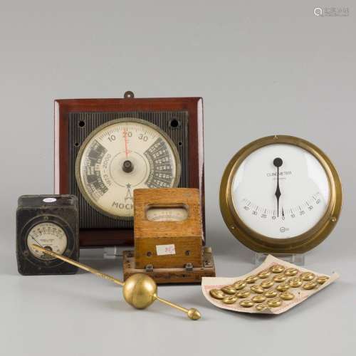 A lot comprising a gravity meter, various barometers and mea...