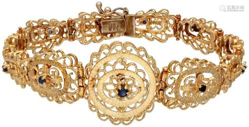 18K. Yellow gold bracelet set with synthetic sapphire.