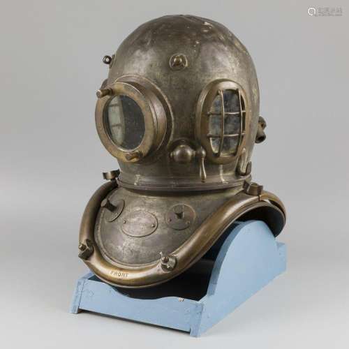 A Siebe & Gorman Co. zes bolt vintage diving helmet