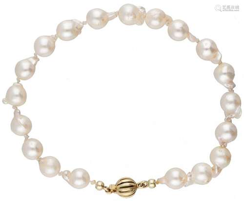 Freshwater pearl bracelet with a 14K. yellow gold closure.