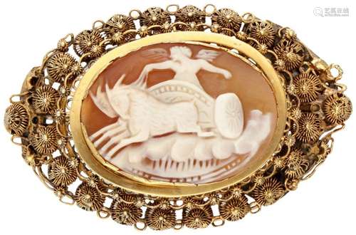 18K. Yellow gold antique filigree cameo brooch.