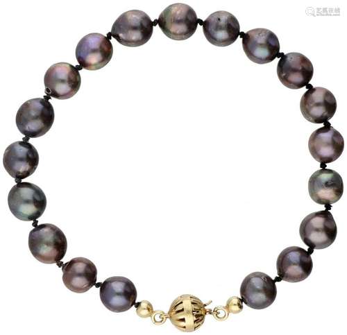 Tahiti pearl bracelet with a 14K. yellow gold closure.