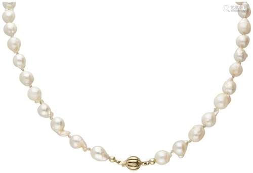 Freshwater pearl necklace with a 14K. yellow gold closure.