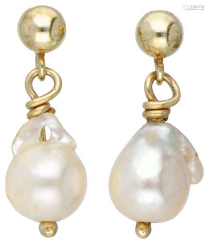 14K. Yellow gold freshwater pearl earrings.